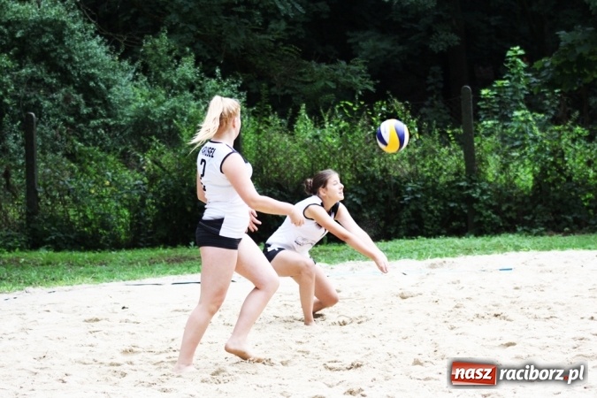 Zdjęcie w galerii na portalu naszraciborz.pl: Mistrzostwa Raciborza w plażówce kobiet  wiadomości z regionu