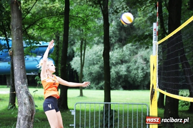 Zdjęcie w galerii na portalu naszraciborz.pl: Mistrzostwa Raciborza w plażówce kobiet  wiadomości z regionu
