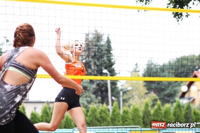 Zdjęcie w galerii na portalu naszraciborz.pl: Mistrzostwa Raciborza w plażówce kobiet  wiadomości z regionu