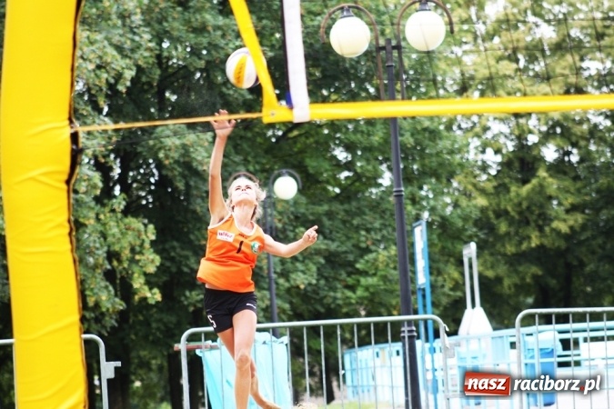 Zdjęcie w galerii na portalu naszraciborz.pl: Mistrzostwa Raciborza w plażówce kobiet  wiadomości z regionu