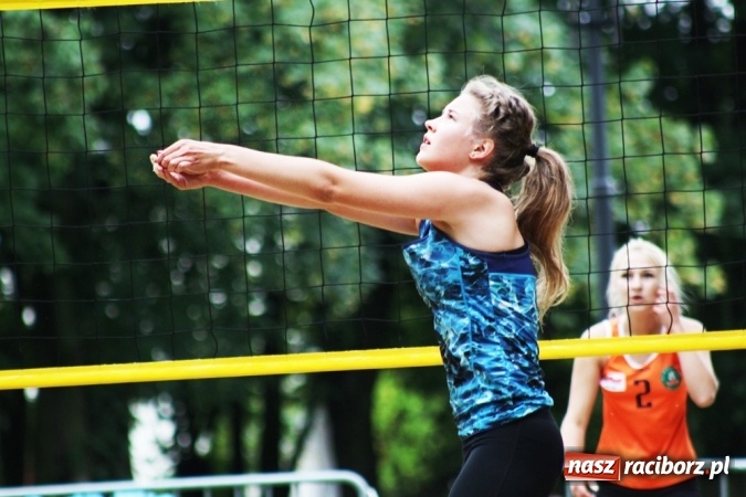 Zdjęcie w galerii na portalu naszraciborz.pl: Mistrzostwa Raciborza w plażówce kobiet  wiadomości z regionu
