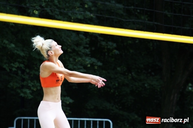 Zdjęcie w galerii na portalu naszraciborz.pl: Mistrzostwa Raciborza w plażówce kobiet  wiadomości z regionu
