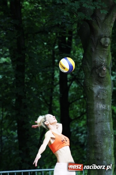 Zdjęcie w galerii na portalu naszraciborz.pl: Mistrzostwa Raciborza w plażówce kobiet  wiadomości z regionu