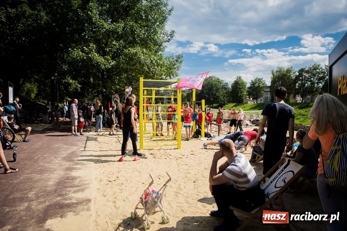 Zdjęcie w galerii na portalu naszraciborz.pl: Dzień pełen atrakcji na miejskiej plaży. Dopisała frekwencja. FOTOREPORTAŻ wiadomości z regionu