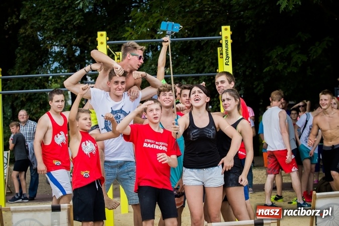 Zdjęcie w galerii na portalu naszraciborz.pl: Dzień pełen atrakcji na miejskiej plaży. Dopisała frekwencja. FOTOREPORTAŻ wiadomości z regionu
