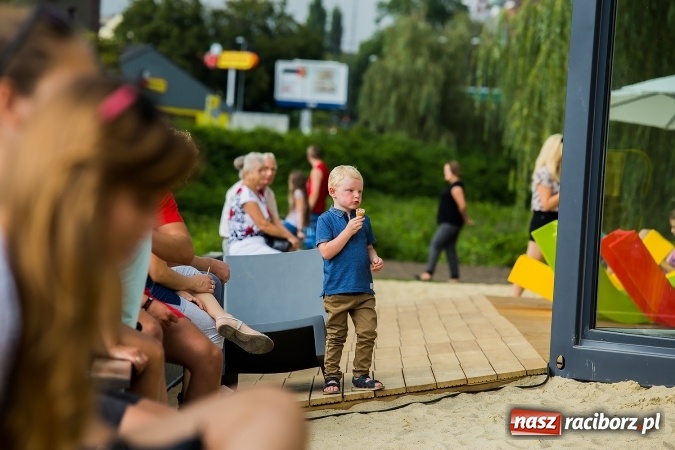 Zdjęcie w galerii na portalu naszraciborz.pl: Dzień pełen atrakcji na miejskiej plaży. Dopisała frekwencja. FOTOREPORTAŻ wiadomości z regionu