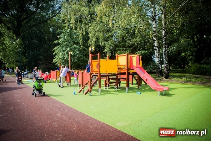 Zdjęcie w galerii na portalu naszraciborz.pl: Dzień pełen atrakcji na miejskiej plaży. Dopisała frekwencja. FOTOREPORTAŻ wiadomości z regionu