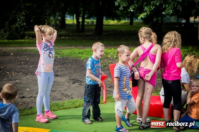Zdjęcie w galerii na portalu naszraciborz.pl: Dzień pełen atrakcji na miejskiej plaży. Dopisała frekwencja. FOTOREPORTAŻ wiadomości z regionu