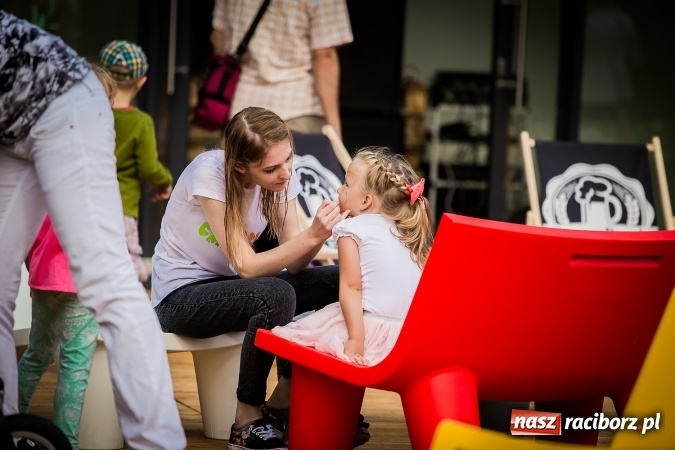 Zdjęcie w galerii na portalu naszraciborz.pl: Dzień pełen atrakcji na miejskiej plaży. Dopisała frekwencja. FOTOREPORTAŻ wiadomości z regionu