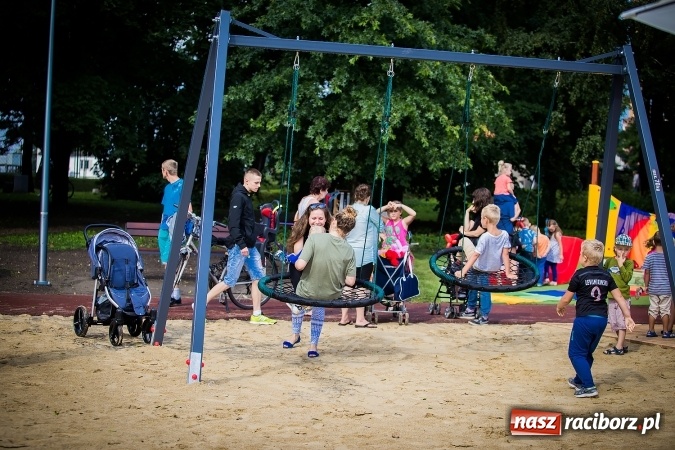 Zdjęcie w galerii na portalu naszraciborz.pl: Dzień pełen atrakcji na miejskiej plaży. Dopisała frekwencja. FOTOREPORTAŻ wiadomości z regionu