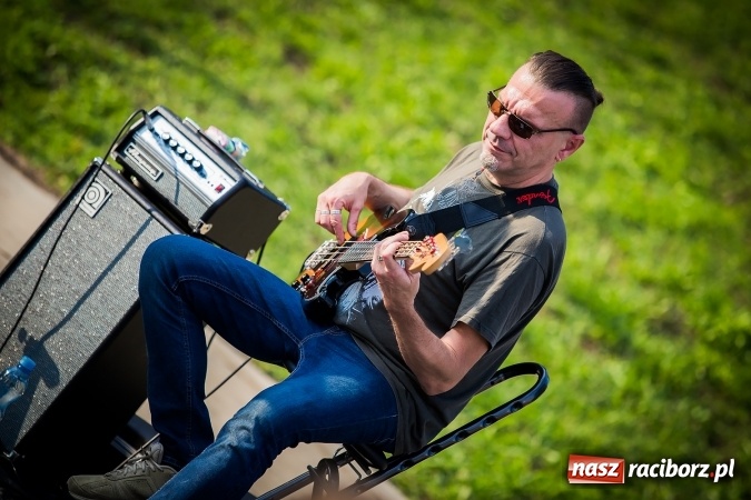 Zdjęcie w galerii na portalu naszraciborz.pl: Poezja śpiewana i szanty zabrzmiały na przystani wiadomości z regionu