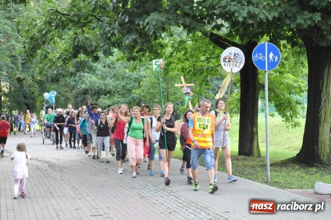 Zdjęcie w galerii na portalu naszraciborz.pl: Pielgrzymi z Kietrza już na Ostrogu. Jutro z raciborskim strumieniem pójdą na Jasną Górę  wiadomości z regionu
