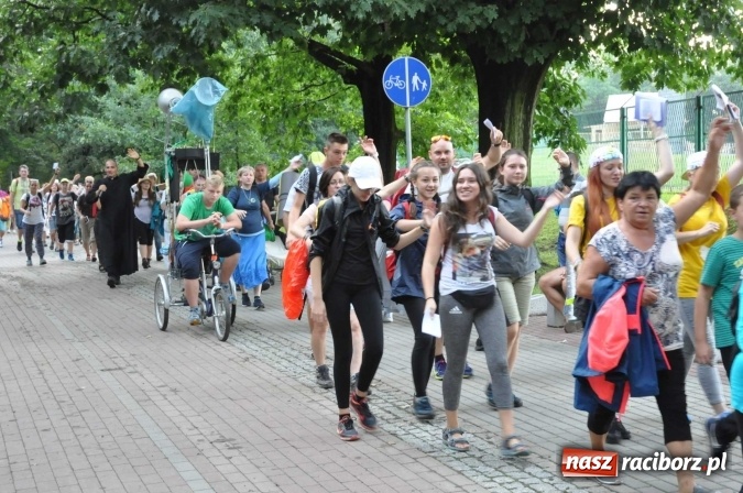 Zdjęcie w galerii na portalu naszraciborz.pl: Pielgrzymi z Kietrza już na Ostrogu. Jutro z raciborskim strumieniem pójdą na Jasną Górę  wiadomości z regionu