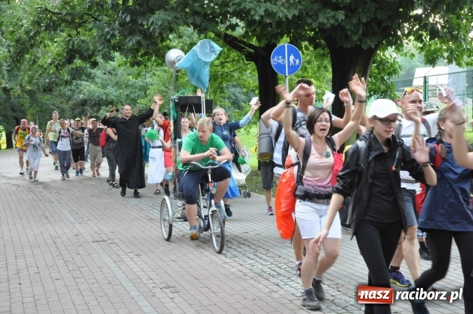 Zdjęcie w galerii na portalu naszraciborz.pl: Pielgrzymi z Kietrza już na Ostrogu. Jutro z raciborskim strumieniem pójdą na Jasną Górę  wiadomości z regionu