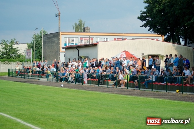 Zdjęcie w galerii na portalu naszraciborz.pl: Klasa okręgowa: Samobój kapitana pogrzebał szanse Tworkowa wiadomości z regionu