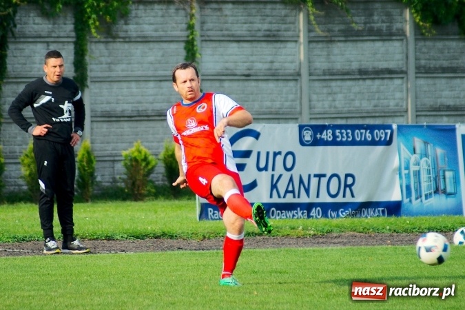 Zdjęcie w galerii na portalu naszraciborz.pl: Klasa okręgowa: Samobój kapitana pogrzebał szanse Tworkowa wiadomości z regionu