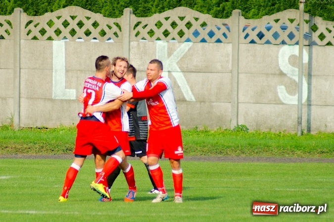 Zdjęcie w galerii na portalu naszraciborz.pl: Klasa okręgowa: Samobój kapitana pogrzebał szanse Tworkowa wiadomości z regionu