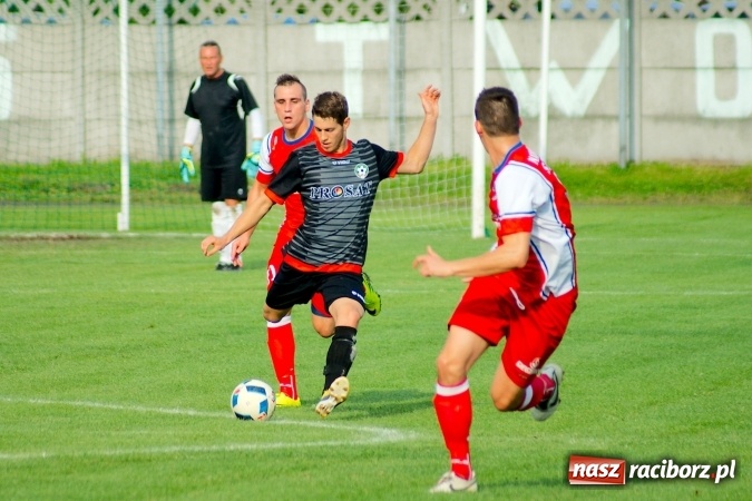 Zdjęcie w galerii na portalu naszraciborz.pl: Klasa okręgowa: Samobój kapitana pogrzebał szanse Tworkowa wiadomości z regionu