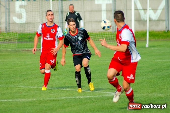 Zdjęcie w galerii na portalu naszraciborz.pl: Klasa okręgowa: Samobój kapitana pogrzebał szanse Tworkowa wiadomości z regionu