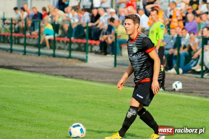 Zdjęcie w galerii na portalu naszraciborz.pl: Klasa okręgowa: Samobój kapitana pogrzebał szanse Tworkowa wiadomości z regionu