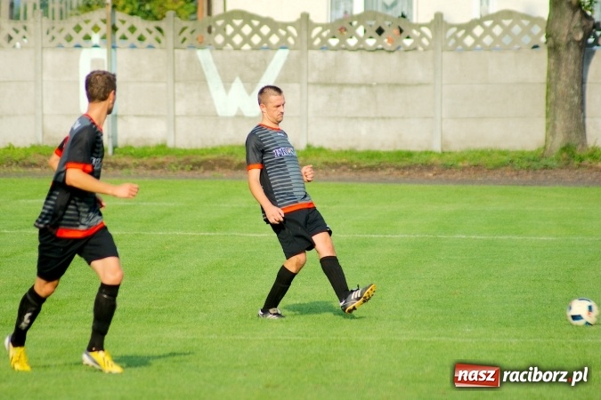 Zdjęcie w galerii na portalu naszraciborz.pl: Klasa okręgowa: Samobój kapitana pogrzebał szanse Tworkowa wiadomości z regionu