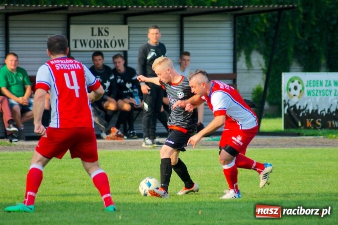 Zdjęcie w galerii na portalu naszraciborz.pl: Klasa okręgowa: Samobój kapitana pogrzebał szanse Tworkowa wiadomości z regionu