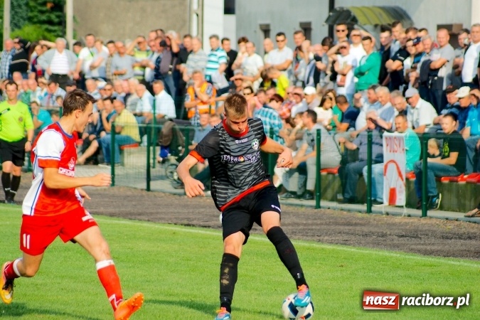 Zdjęcie w galerii na portalu naszraciborz.pl: Klasa okręgowa: Samobój kapitana pogrzebał szanse Tworkowa wiadomości z regionu