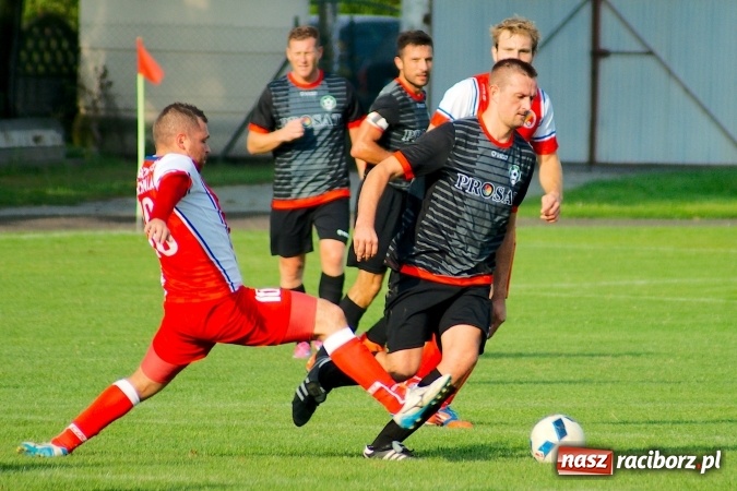 Zdjęcie w galerii na portalu naszraciborz.pl: Klasa okręgowa: Samobój kapitana pogrzebał szanse Tworkowa wiadomości z regionu