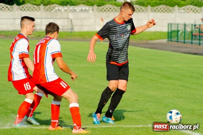 Zdjęcie w galerii na portalu naszraciborz.pl: Klasa okręgowa: Samobój kapitana pogrzebał szanse Tworkowa wiadomości z regionu