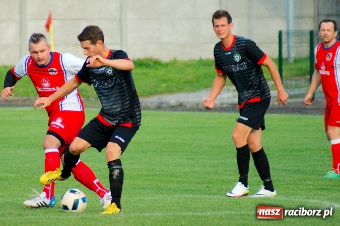 Zdjęcie w galerii na portalu naszraciborz.pl: Klasa okręgowa: Samobój kapitana pogrzebał szanse Tworkowa wiadomości z regionu