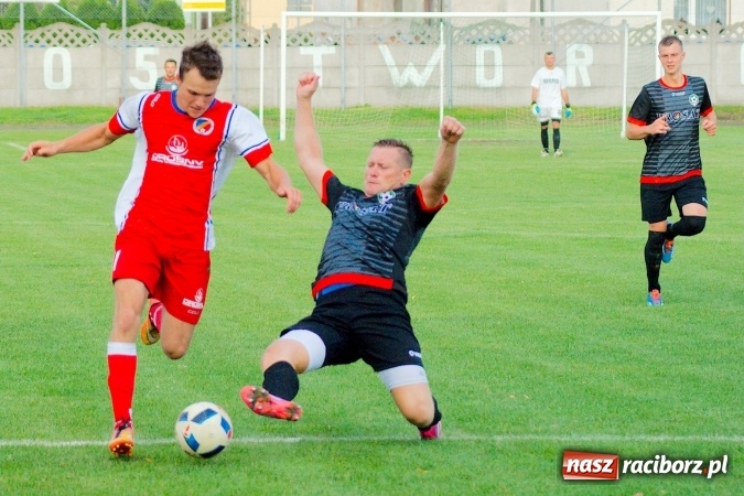 Zdjęcie w galerii na portalu naszraciborz.pl: Klasa okręgowa: Samobój kapitana pogrzebał szanse Tworkowa wiadomości z regionu