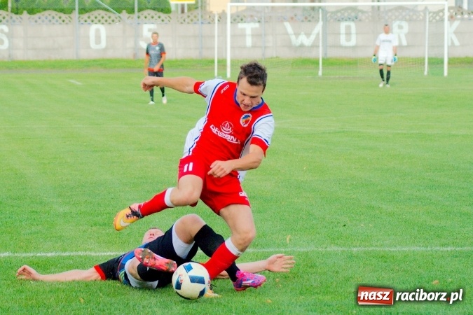 Zdjęcie w galerii na portalu naszraciborz.pl: Klasa okręgowa: Samobój kapitana pogrzebał szanse Tworkowa wiadomości z regionu