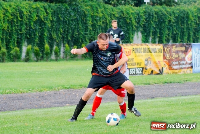 Zdjęcie w galerii na portalu naszraciborz.pl: Klasa okręgowa: Samobój kapitana pogrzebał szanse Tworkowa wiadomości z regionu