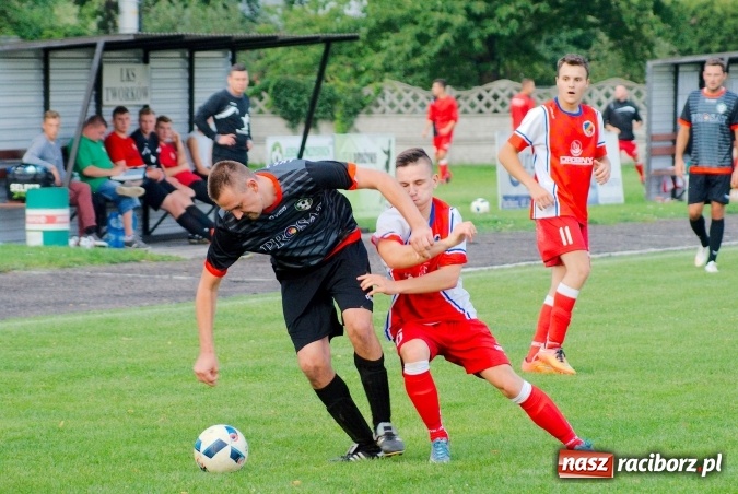 Zdjęcie w galerii na portalu naszraciborz.pl: Klasa okręgowa: Samobój kapitana pogrzebał szanse Tworkowa wiadomości z regionu