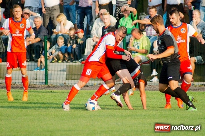 Zdjęcie w galerii na portalu naszraciborz.pl: Klasa okręgowa: Samobój kapitana pogrzebał szanse Tworkowa wiadomości z regionu