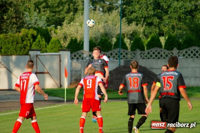 Zdjęcie w galerii na portalu naszraciborz.pl: Klasa okręgowa: Samobój kapitana pogrzebał szanse Tworkowa wiadomości z regionu