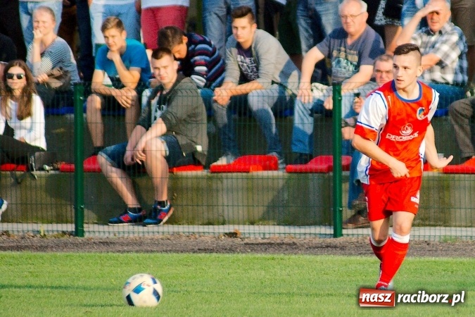 Zdjęcie w galerii na portalu naszraciborz.pl: Klasa okręgowa: Samobój kapitana pogrzebał szanse Tworkowa wiadomości z regionu