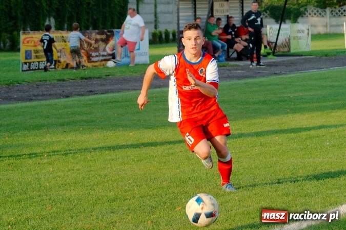 Zdjęcie w galerii na portalu naszraciborz.pl: Klasa okręgowa: Samobój kapitana pogrzebał szanse Tworkowa wiadomości z regionu