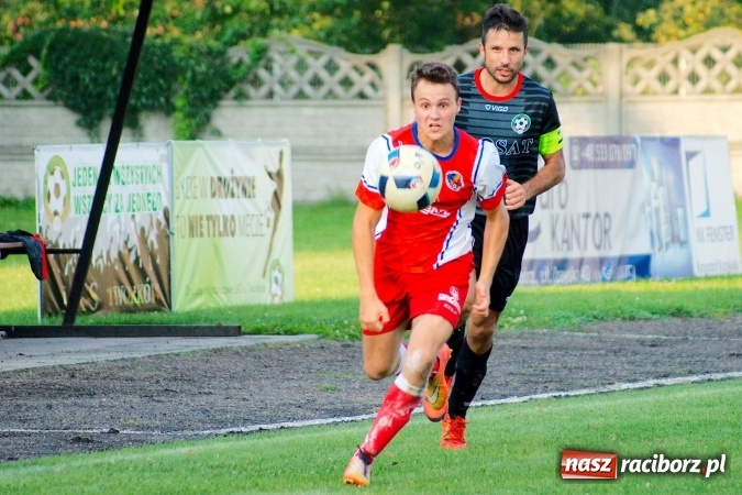 Zdjęcie w galerii na portalu naszraciborz.pl: Klasa okręgowa: Samobój kapitana pogrzebał szanse Tworkowa wiadomości z regionu