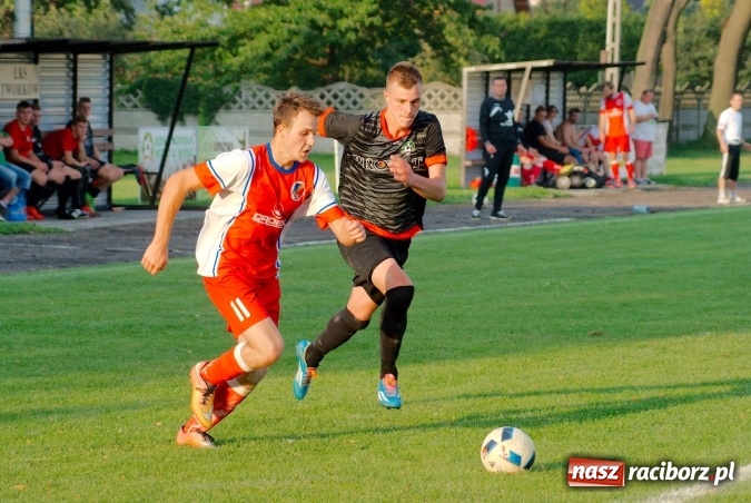 Zdjęcie w galerii na portalu naszraciborz.pl: Klasa okręgowa: Samobój kapitana pogrzebał szanse Tworkowa wiadomości z regionu