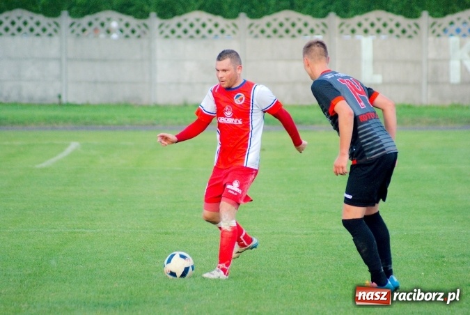 Zdjęcie w galerii na portalu naszraciborz.pl: Klasa okręgowa: Samobój kapitana pogrzebał szanse Tworkowa wiadomości z regionu