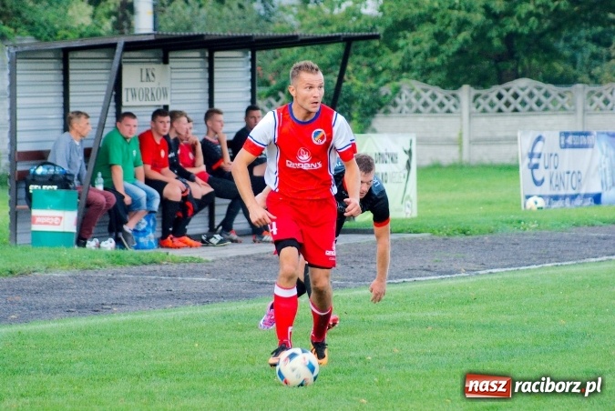 Zdjęcie w galerii na portalu naszraciborz.pl: Klasa okręgowa: Samobój kapitana pogrzebał szanse Tworkowa wiadomości z regionu