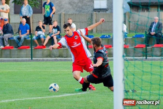 Zdjęcie w galerii na portalu naszraciborz.pl: Klasa okręgowa: Samobój kapitana pogrzebał szanse Tworkowa wiadomości z regionu