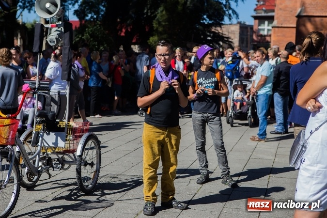 Zdjęcie w galerii na portalu naszraciborz.pl: Raciborska pielgrzymka na Jasną Górę. FOTOREPORTAŻ wiadomości z regionu