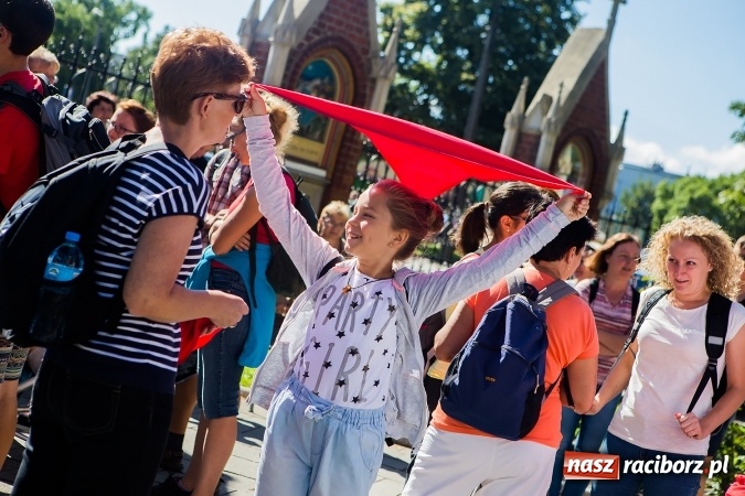 Zdjęcie w galerii na portalu naszraciborz.pl: Raciborska pielgrzymka na Jasną Górę. FOTOREPORTAŻ wiadomości z regionu