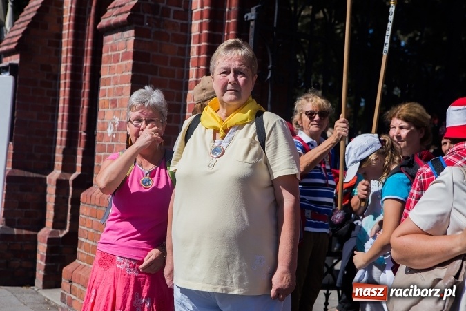 Zdjęcie w galerii na portalu naszraciborz.pl: Raciborska pielgrzymka na Jasną Górę. FOTOREPORTAŻ wiadomości z regionu
