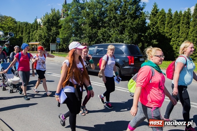Zdjęcie w galerii na portalu naszraciborz.pl: Raciborska pielgrzymka na Jasną Górę. FOTOREPORTAŻ wiadomości z regionu