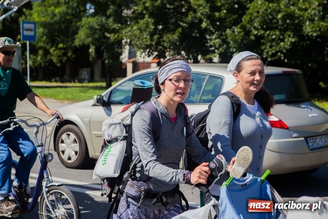 Zdjęcie w galerii na portalu naszraciborz.pl: Raciborska pielgrzymka na Jasną Górę. FOTOREPORTAŻ wiadomości z regionu