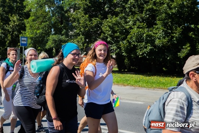 Zdjęcie w galerii na portalu naszraciborz.pl: Raciborska pielgrzymka na Jasną Górę. FOTOREPORTAŻ wiadomości z regionu