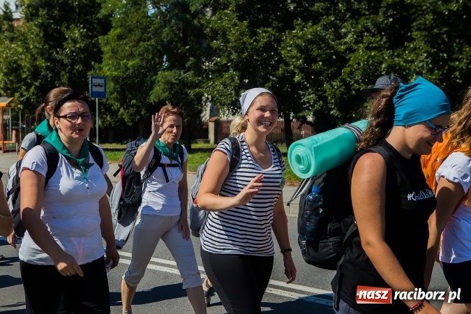 Zdjęcie w galerii na portalu naszraciborz.pl: Raciborska pielgrzymka na Jasną Górę. FOTOREPORTAŻ wiadomości z regionu